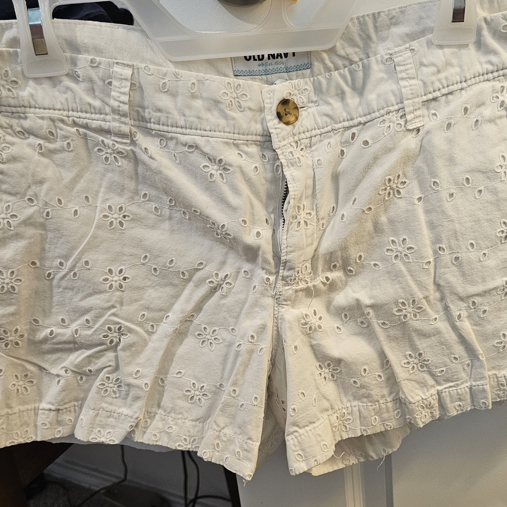 Old Navy White Bermuda Shorts Classic Cotton Blend